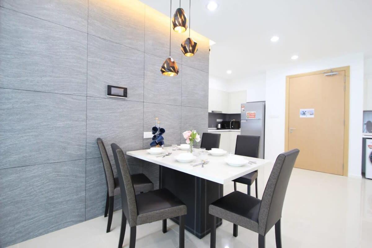 A Stylish High-Floor 2Br Suasana Suites Views Johor Bahru Buitenkant foto