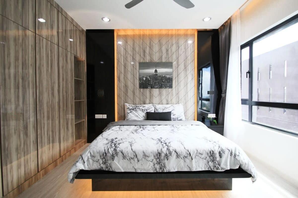 A Stylish High-Floor 2Br Suasana Suites Views Johor Bahru Buitenkant foto