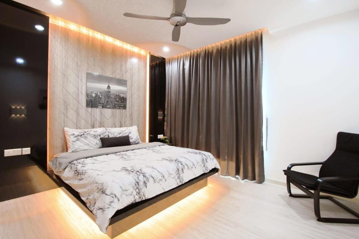 A Stylish High-Floor 2Br Suasana Suites Views Johor Bahru Buitenkant foto